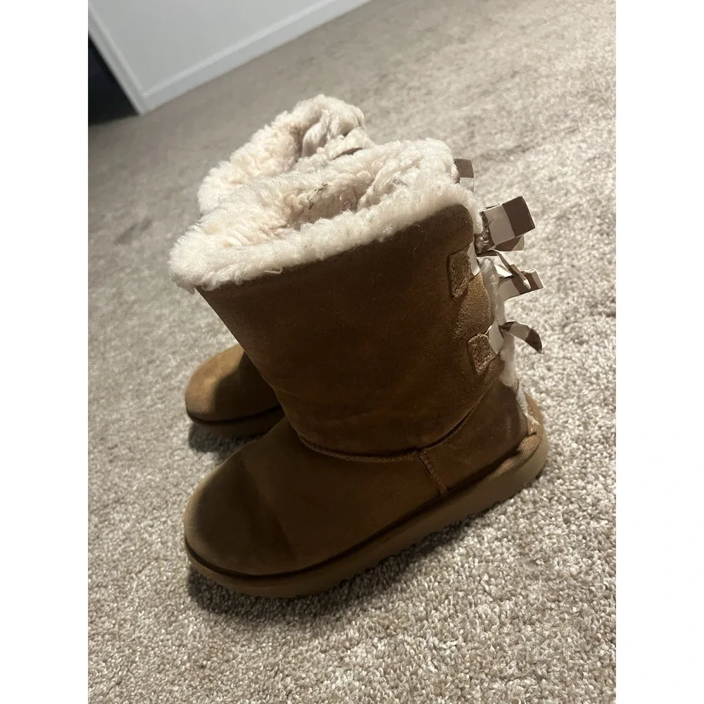 UGG Kid Classic  SHORT BAILEY‎ BOW STRIPE CHESTNUT BOOT US 3